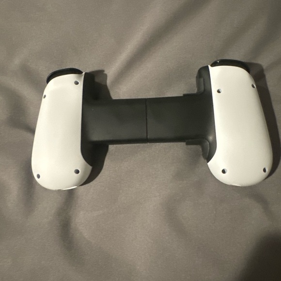 BACKBONE One Mobile Gaming Controller for iPhone - Picture 3 of 3